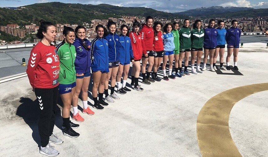 Las capitanas de los equipos senior y cadete que participan en la Copa de la Reina 2019