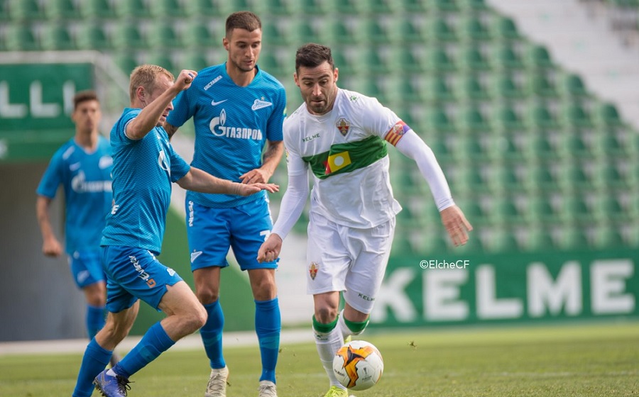 Benja controla un balón durante un partido ante el Zenit de San Petersburgo / Sonia Arcos - Elche C.F.