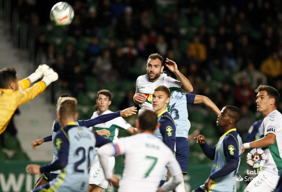 Partido entre Elche y Almería en en Martínez Valero / LFP