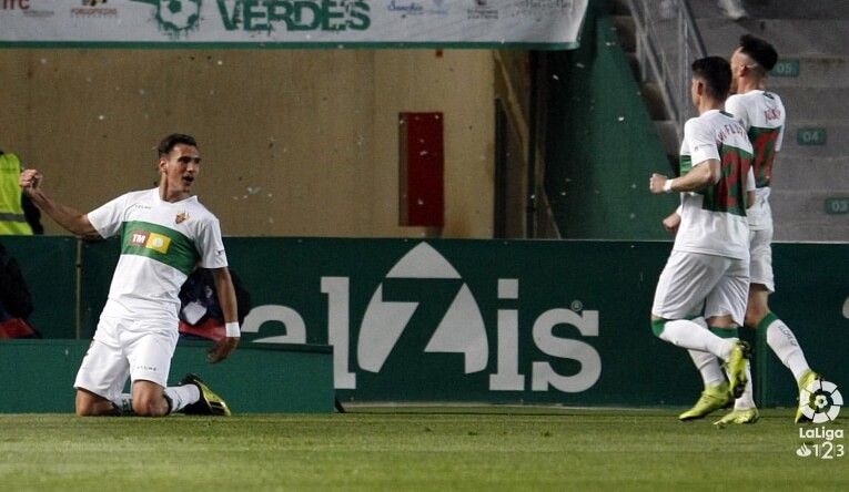 El jugador del Elche Dani Calvo celebra un gol al Cádiz | LFP