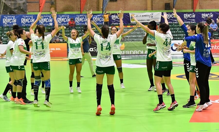 Las jugadoras del CBM Elche celebran la clasificación para la final de la Copa de la Reina 2020 / CBM Elche Oficial