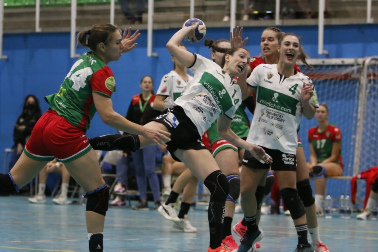 Partido entre Sant Quirze y CBM Elche en la Liga Guerreras Iberdrola / Miguel Rodríguez.