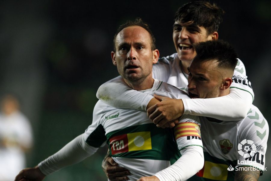 Los jugadores del Elche celebran un gol en la temporada 19-20 / LFP