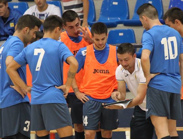 David Valverde 'Dada' da instrucciones a sus jugadores durante un partido / Facebook DV