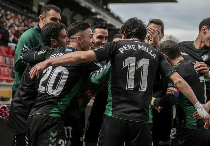 Los jugadores del Elche celebran un gol en Vallecas en la temporada 19-20 /LFP
