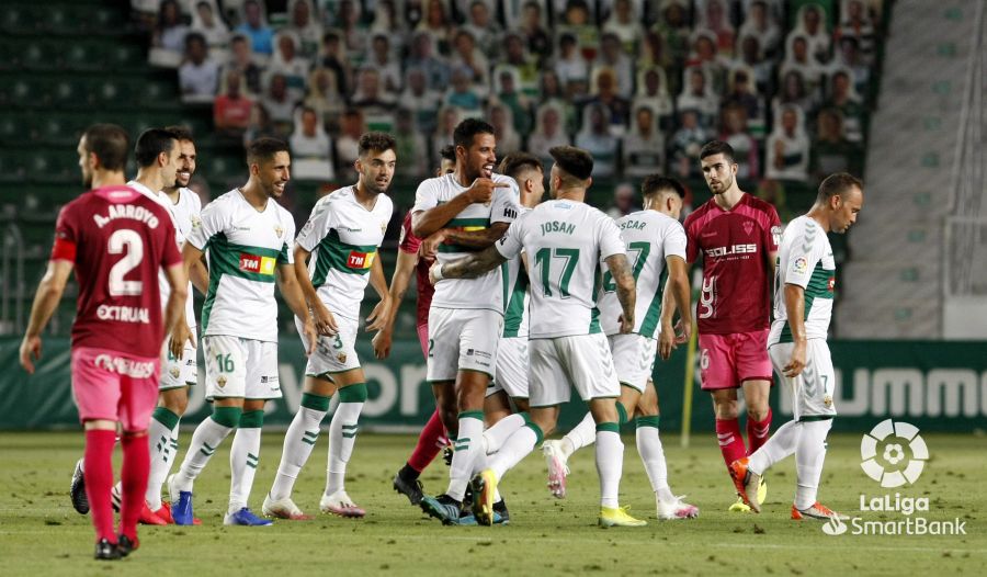 Los jugadores del Elche CF celebran un gol ante el Albacete en la temporada 19-20 / LFP