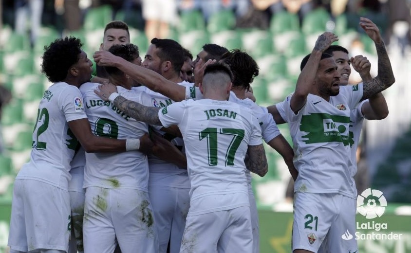 Los jugadores del Elche celebran la victoria ante el Villarreal / LaLiga