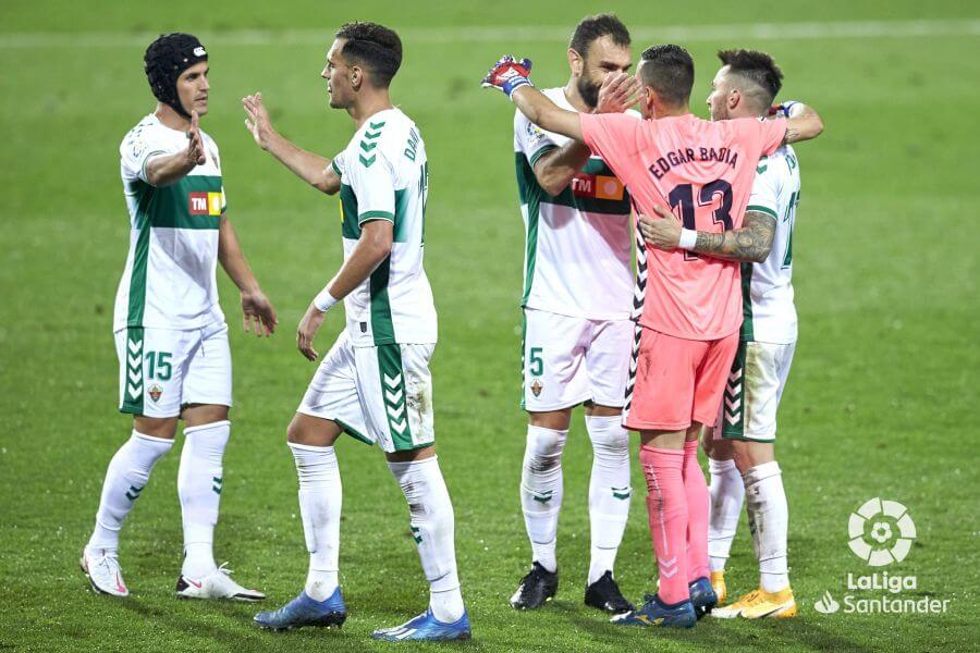 Los jugadores del Elche CF celebran su victoria en Eibar / LaLiga