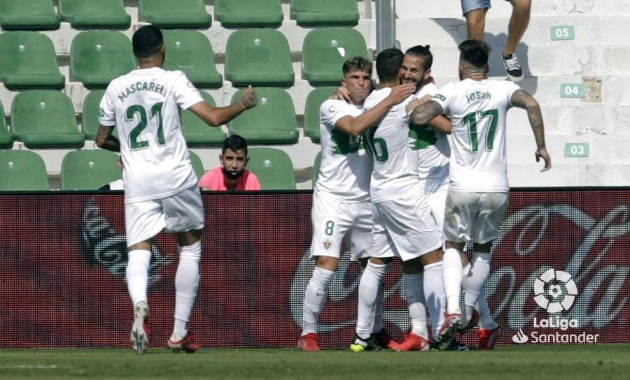 Los jugadores del Elche celebran un gol ante el Celta en la temporada 21-22 / LaLiga