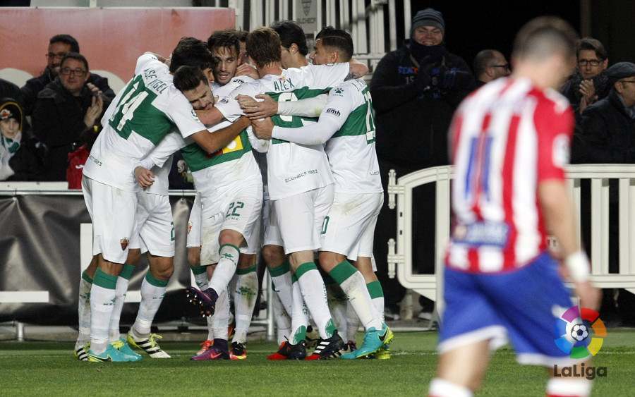 Los jugadores del Elche celebran un gol al Girona / LFP