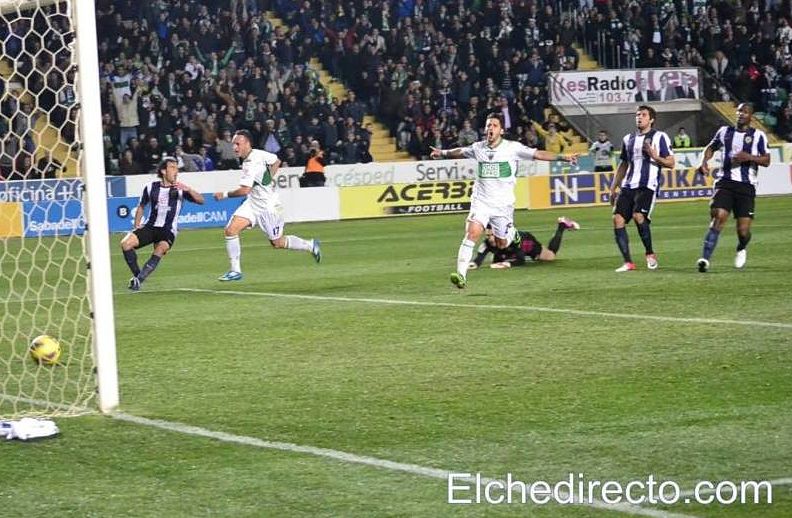 Partido entre Elche y Hércules disputado en enero de 2013 en el Martínez Valero / Cristian Ripoll