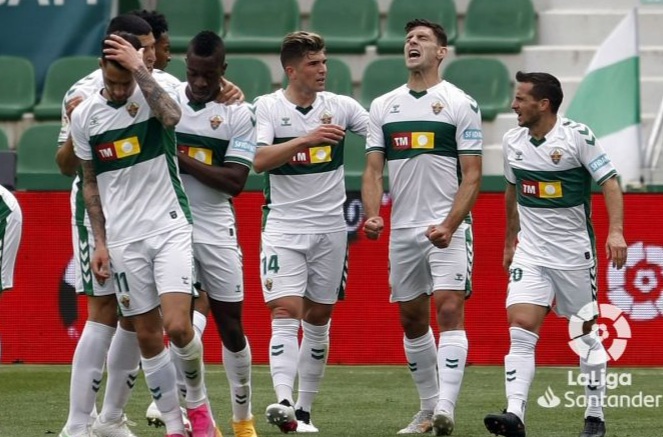 Los jugadores del Elche celebran el gol ante el Levante / LaLiga