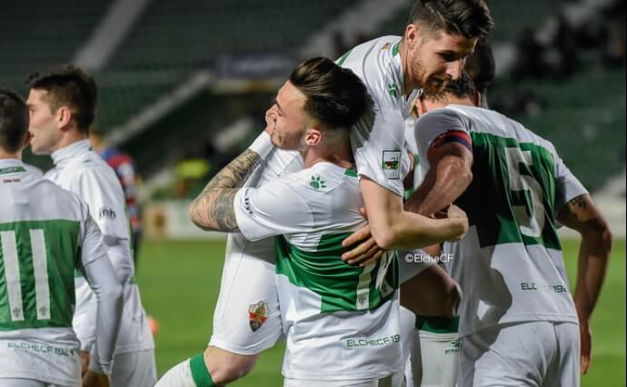 Los jugadores del Elche C.F. Josan y Javi Flores celebran un gol a la Llagostera / Sonia Arcos - Elche C.F.