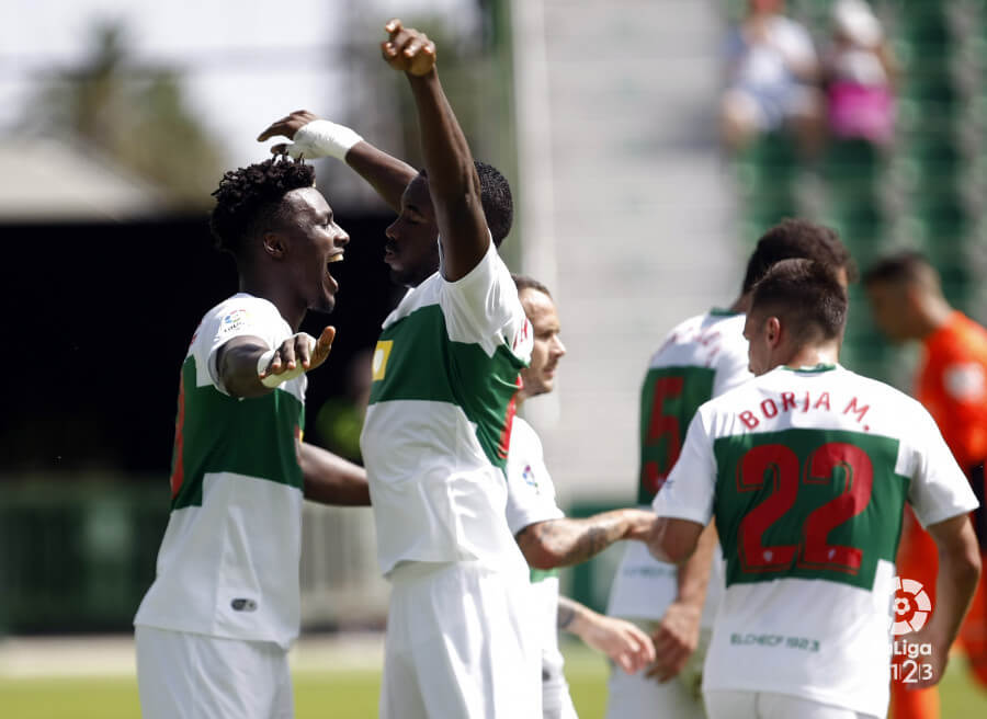 Sory Kaba y Neyder Lozano celebran un gol del Elche al Mallorca - LFP Sory Kaba y Neyder Lozano celebran un gol del Elche al Mallorca - LFP