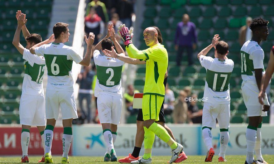 Los jugadores del Elche saludan al público tras el partido ante el Mallorca / Sonia Arcos - Elche C.F. Los jugadores del Elche saludan al público tras el partido ante el Mallorca / Sonia Arcos - Elche C.F.