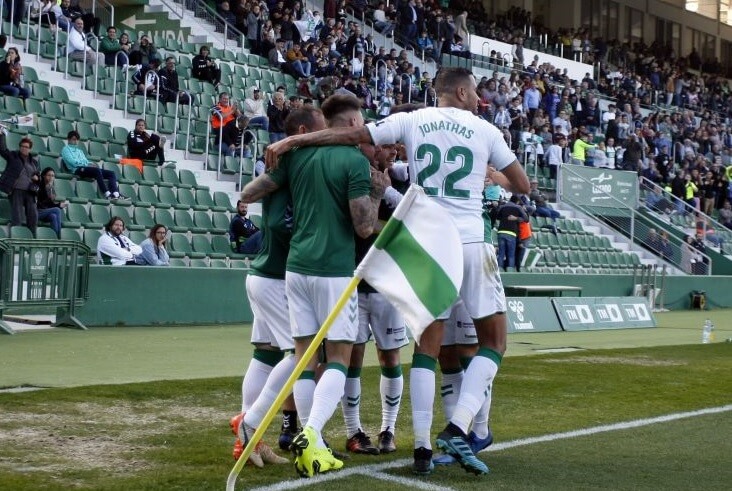 Los jugadores del Elche celebran un gol ante el Numancia en la temporada 19-20 / LFP