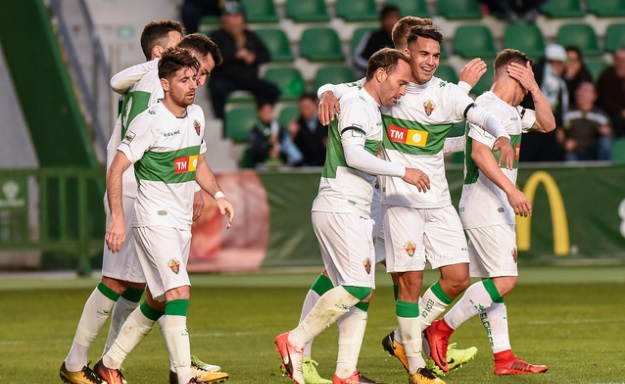 Los jugadores del Elche celebran un gol al Olot / Sonia Arcos - Elche C.F. Oficial