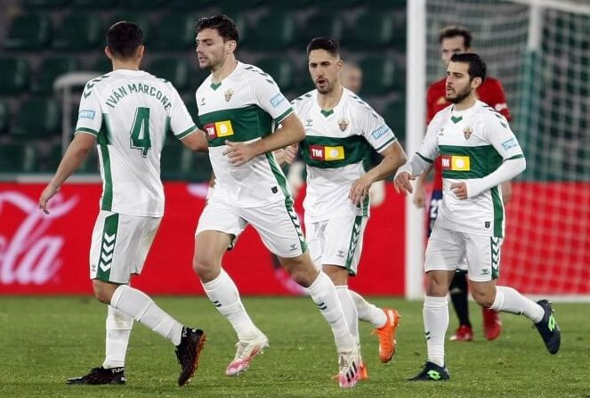 Los jugadores del Elche CF celebran un gol ante Osasuna en la temporada 20-21 / LaLiga