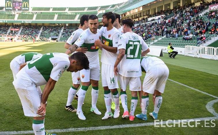 Los jugadores del Elche celebran un gol al Sevilla Atlético / Sonia Arcos - Elche C.F.