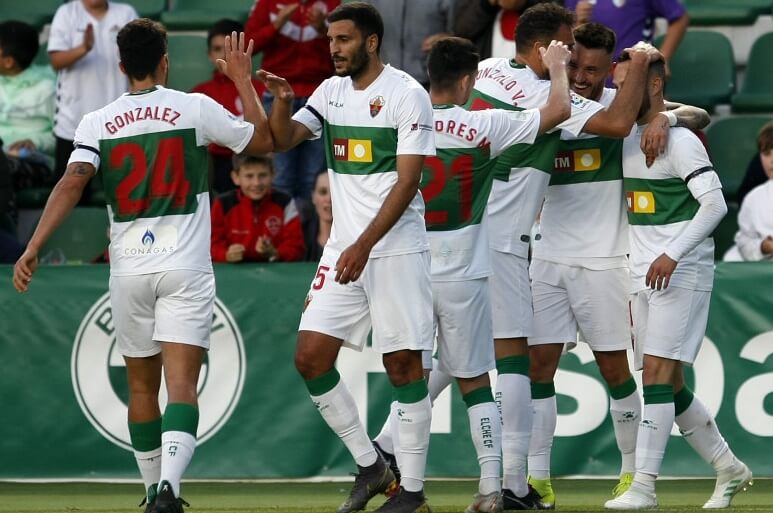 Los jugadores del Elche celebran un gol ante el Tenerife | LFP