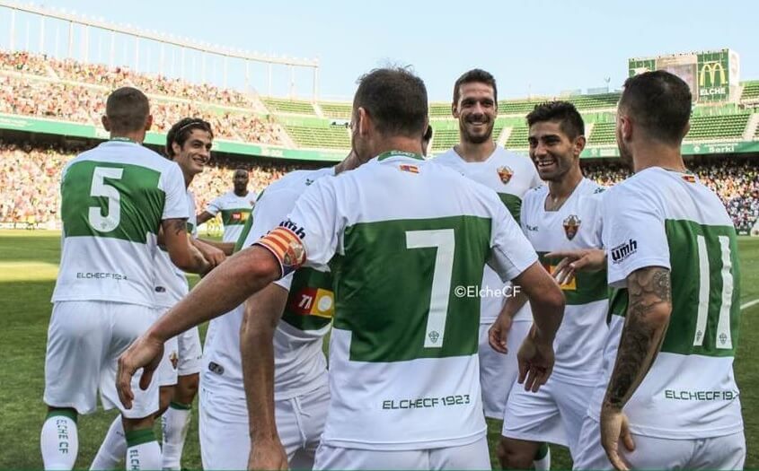 Los jugadores del Elche celebran un gol al Villarreal B en el playoff de ascenso a Segunda / Sonia Arcos - Elche C.F.