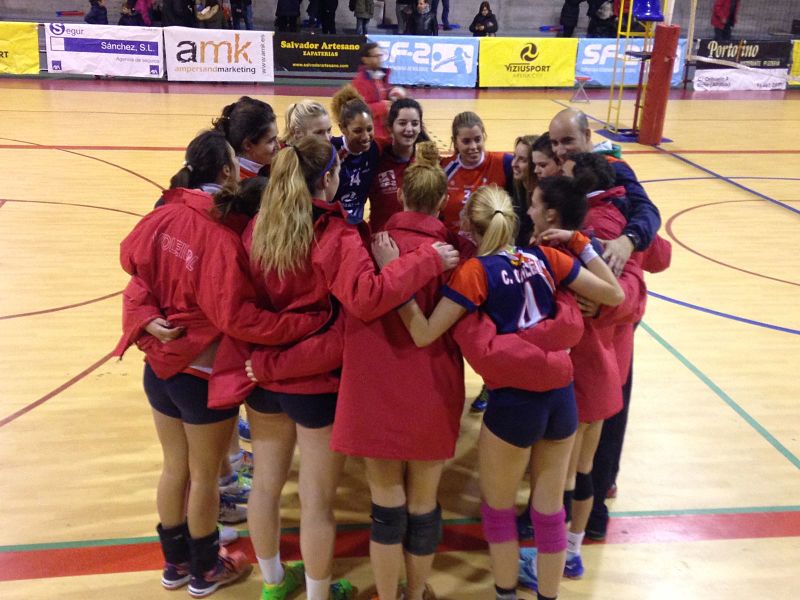 Las jugadores del Club Voleibol Elche Viziusport celebran una victoria