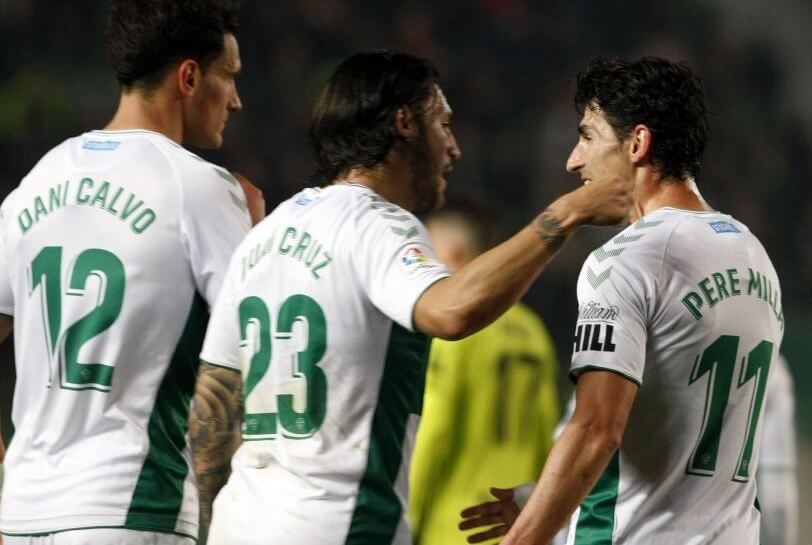 Los jugadores del Elche celebran un gol ante el Zaragoza en la temporada 19-20 / LFP