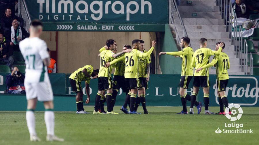 Los jugadores del Real Zaragoza celebran un gol ante el Elche en el Martínez Valero / LFP