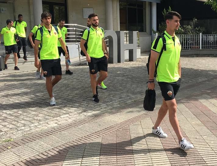 Los jugadores del Elche salen de un hotel en Jerez / Elche C.F. oficial