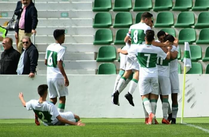 Los jugadores del Elche Juvenil celebran un gol al Ranero en el Martínez Valero / Fútbol Base ECF