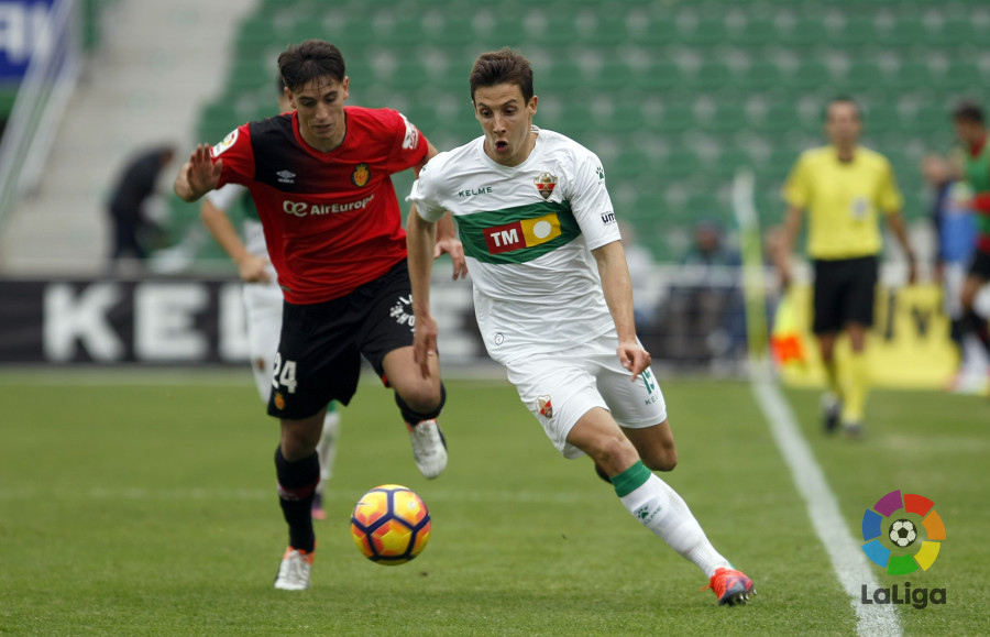 Guillermo controla un balón ante el Mallorca / LFP