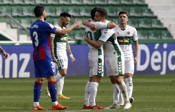 Los jugadores del Elche celebran la victoria ante el Eibar / LaLiga