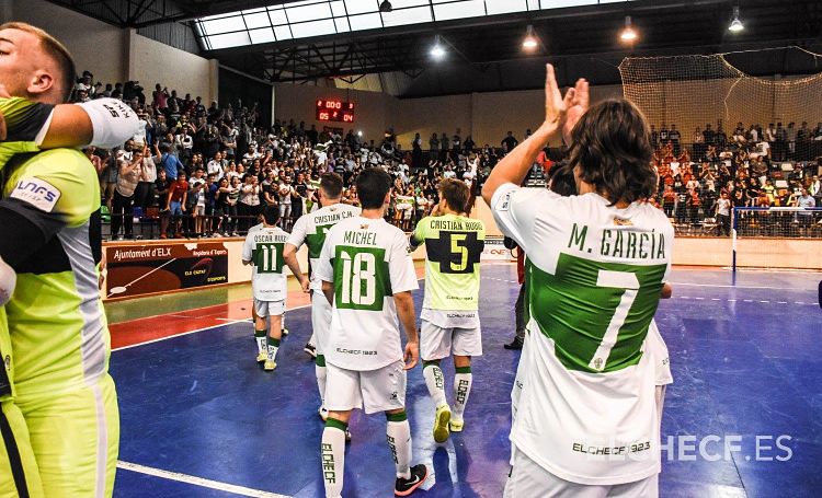 El Elche Sala celebra un triunfo con su afición en el playoff de ascenso / Elche C.F. Sala oficial