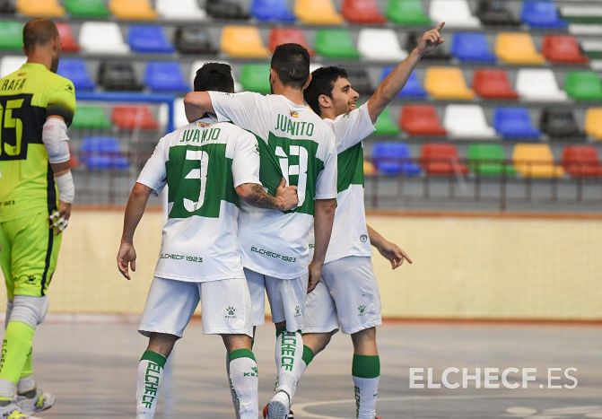 Los jugadores del Elche Sala celebran un gol en el Esperanza Lag