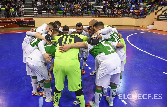 Los jugadores del Elche Sala hacen un rondo antes del partido / Sonia Arcos - Elche CF