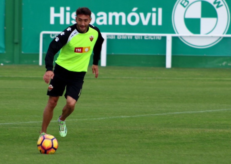 Eldin durante un entrenamiento con el Elche