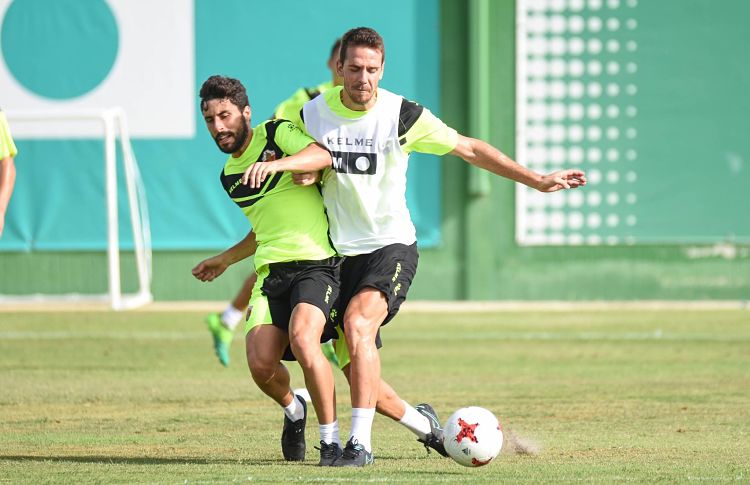 Entrenamiento del Elche en agosto de 2017 / Elche C.F. Oficial