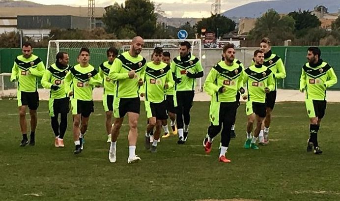 La plantilla del Elche entrena en el campo anexo al Martínez Valero el 26 de diciembre de 2017 / Elche C.F. Oficial