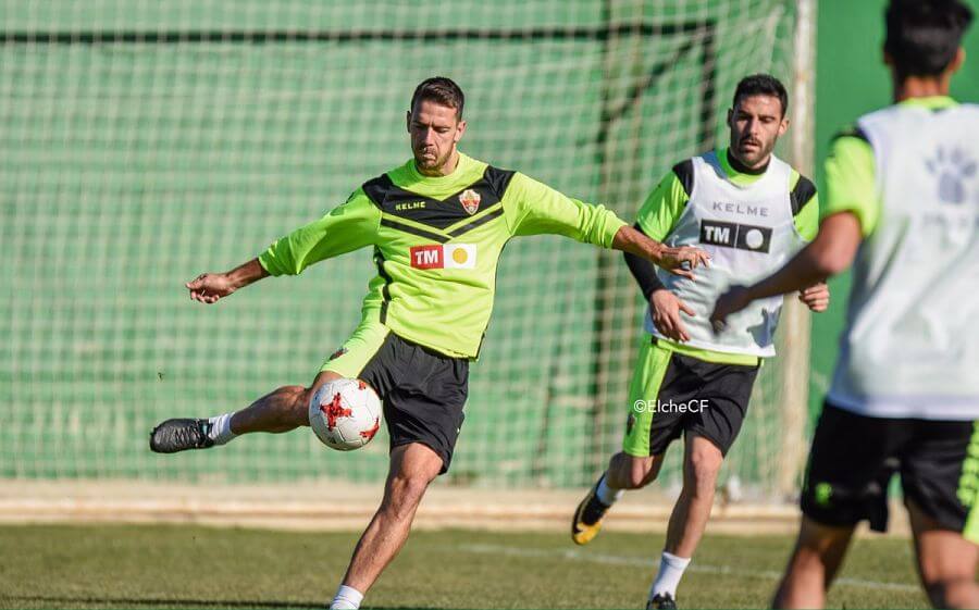 Entrenamiento del Elche en el campo anexo al Martínez Valero en noviembre de 2017 / Sonia Arcos - Elche C.F.