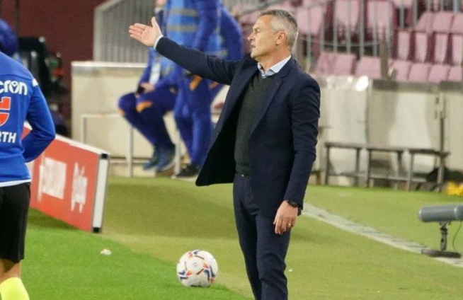 Fran Escribá dirige al Elche en el Camp Nou / LaLiga Fran Escribá dirige al Elche en el Camp Nou / LaLiga
