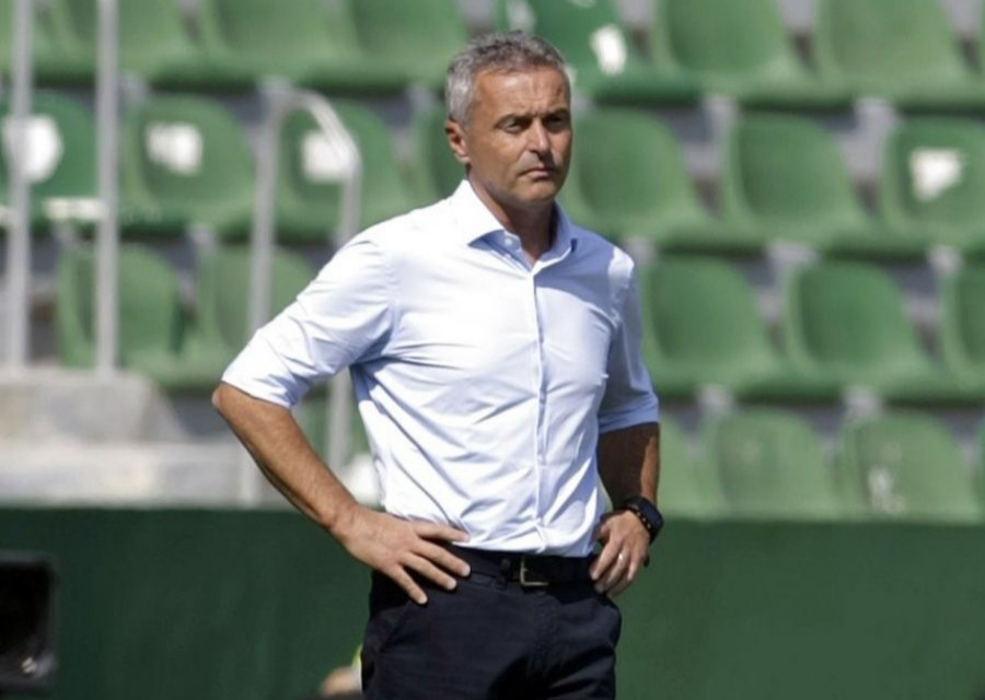 Fran Escribá dirige al Elche ante el Celta en la temporada 21-22 / LaLiga Fran Escribá dirige al Elche ante el Celta en la temporada 21-22 / LaLiga