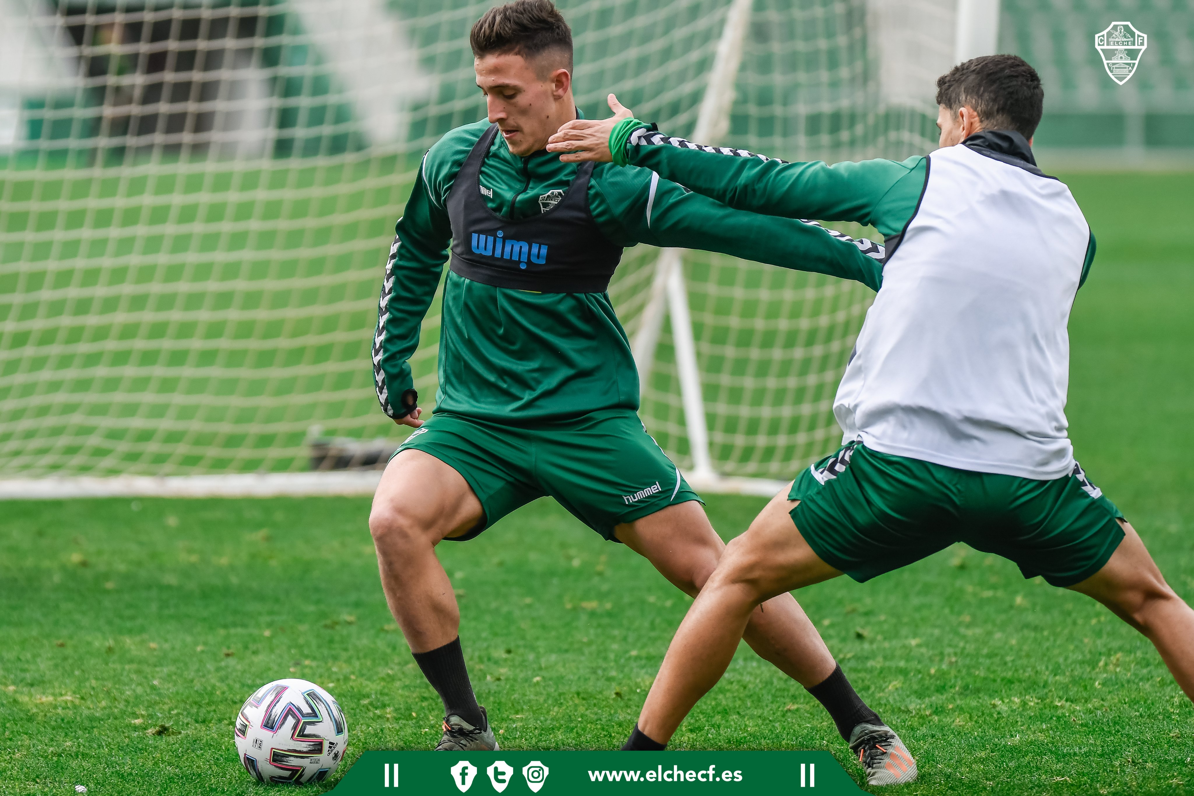 Dani Escriche trabaja en su primera sesión de entrenamiento con el equipo frajiverde / Sonia Arcos - Elche CF