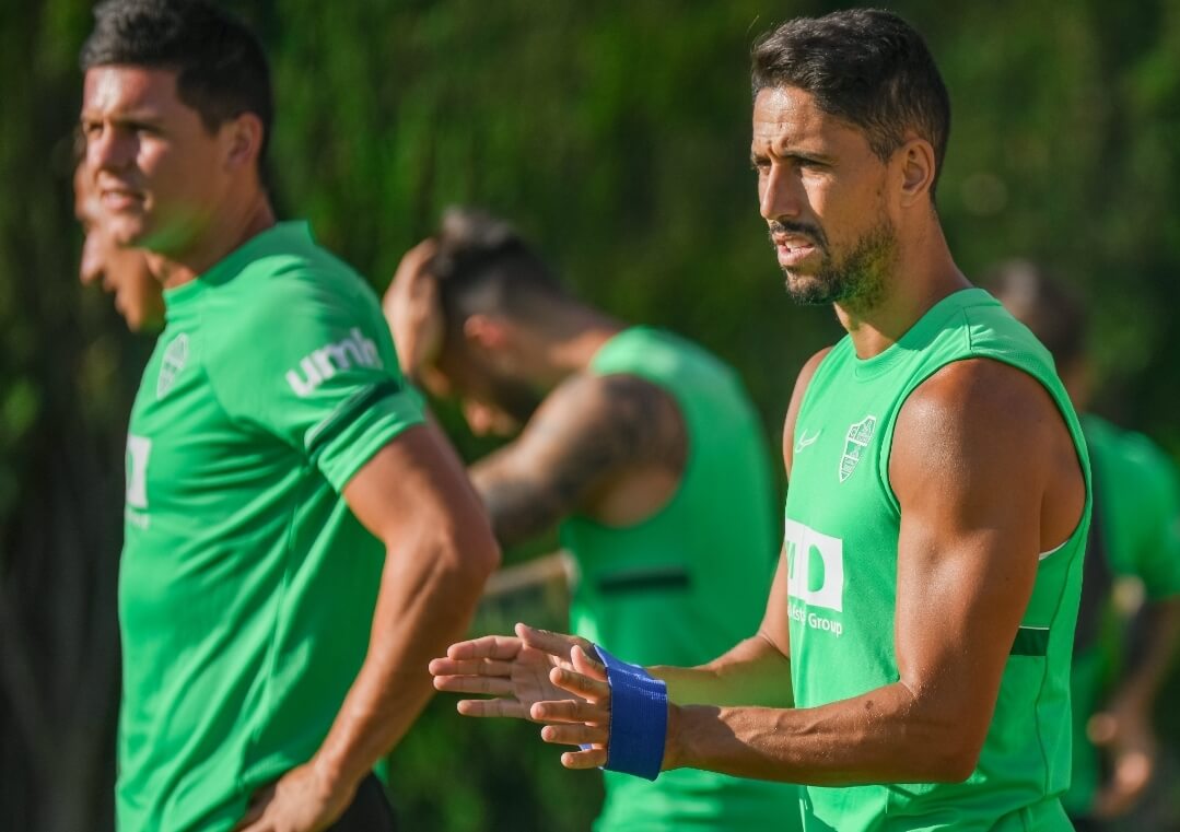 Fidel Chaves, durante un entrenamiento con el Elche / Elche CF Oficial Fidel Chaves, durante un entrenamiento con el Elche / Elche CF Oficial