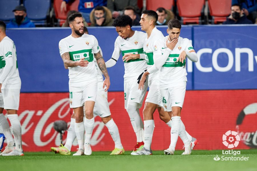 Fidel Chaves celebra un gol con el Elche ante Osasuna / LaLiga