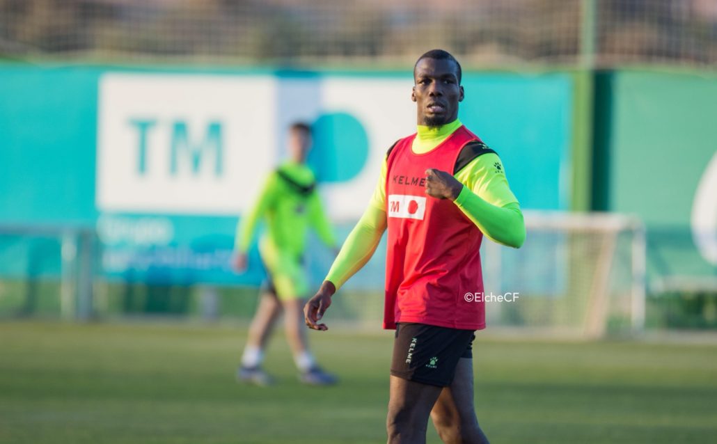 El jugador Florentin Pogba durante un entrenamiento con el Elche / Sonia Arcos - Elche C.F.