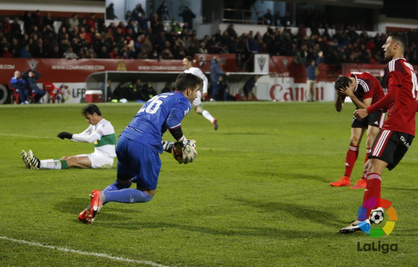 Germán Parreño defiende la portería del Elche en Miranda / LFP