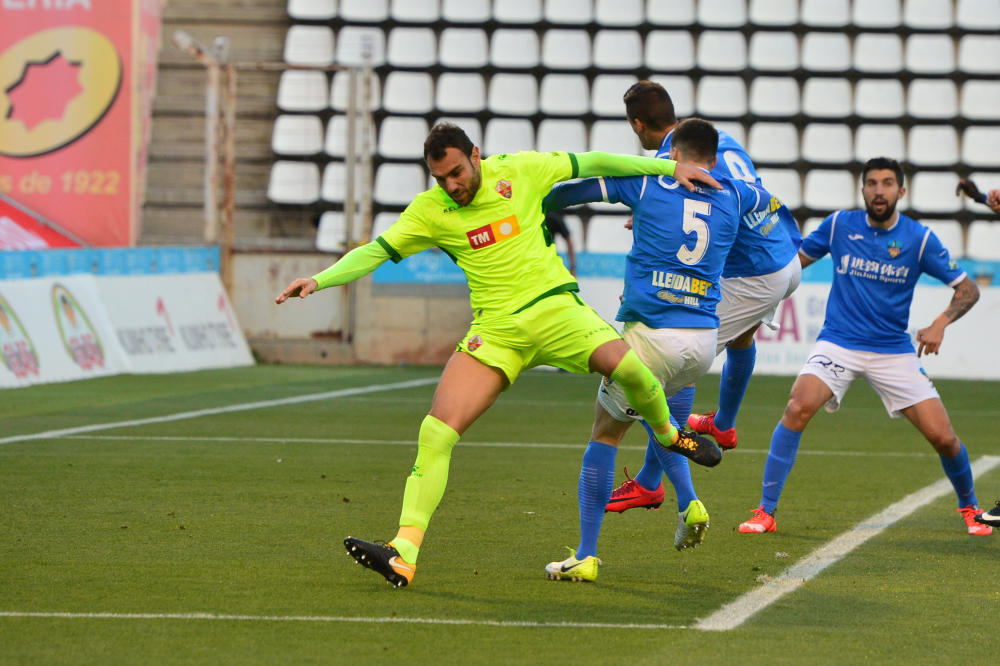 El jugador del Elche Gonzalo Verdú durante el partido ante el Lleida / Diario Información