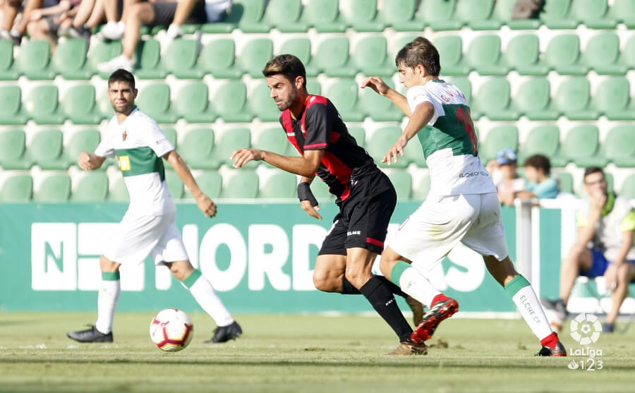 Gonzalo Villar durante un partido con el Elche ante el Reus / LFP