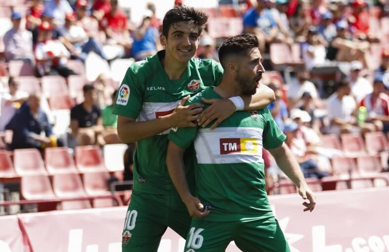 Los jugadores del Elche Gonzalo Villar y Nacho Gil celebran un gol ante el Almería | LFP