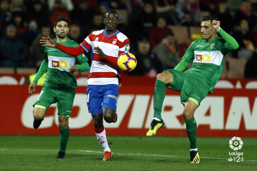 Partido entre Granada y Elche en Los Cármenes / LFP Partido entre Granada y Elche en Los Cármenes / LFP